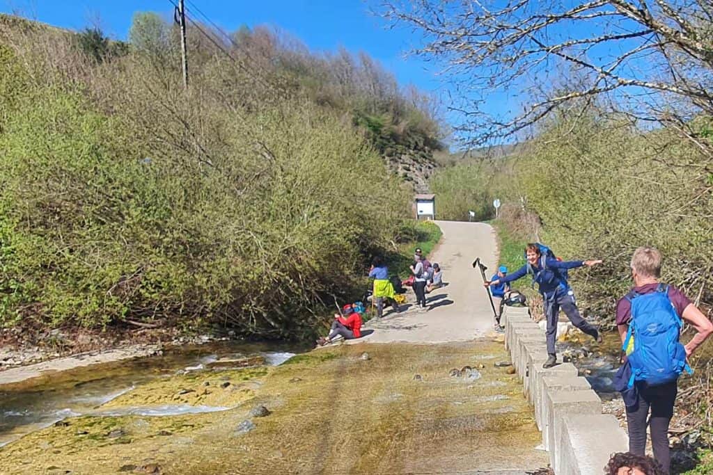 pilgrims crossing the Barranco Sorabil, a small river running by Viskarret