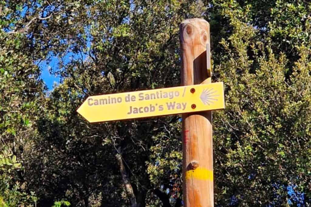 camino marker referencing Jacob's Way and not St James