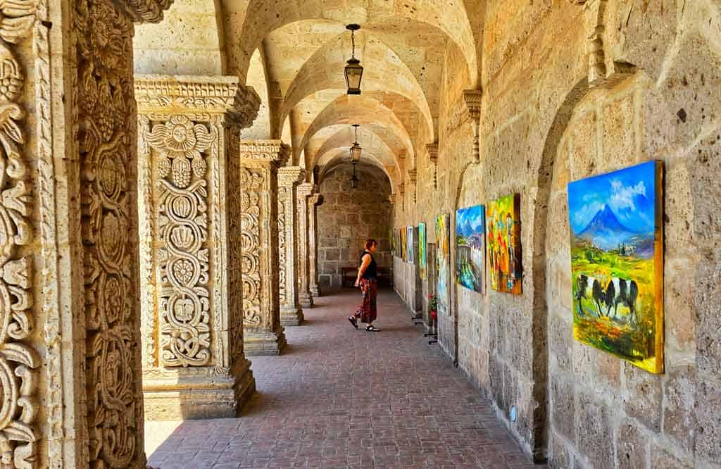 colleen exploring arequipa artwork