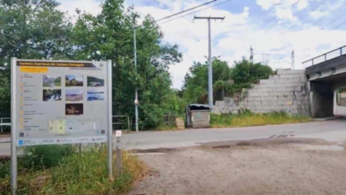 the sign on the road from Pomtevedra showing the Spriitual Variant Split